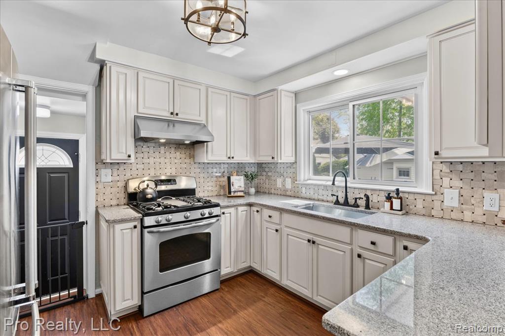 429 Roland Road, Grosse Pointe Farms, MI 48236 — Photo 11