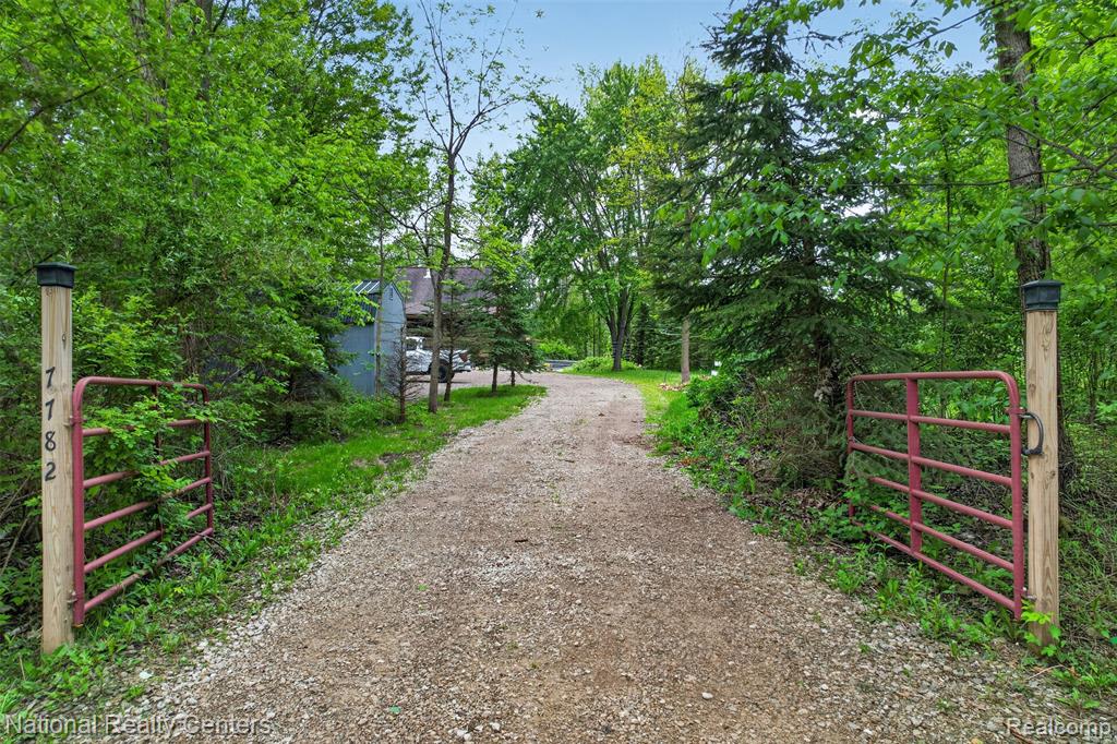 7782 Golf Club Road, Howell, MI 48843 — Photo 25