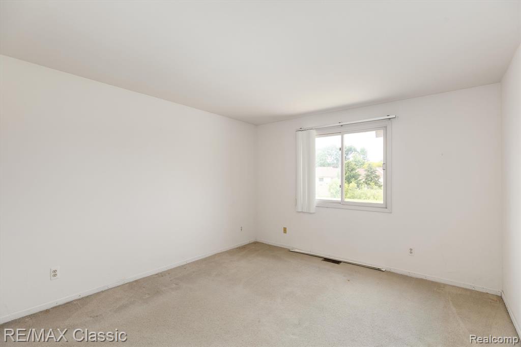 41937 BROOKVIEW Lane, Clinton Twp, MI 48038 — Photo 15