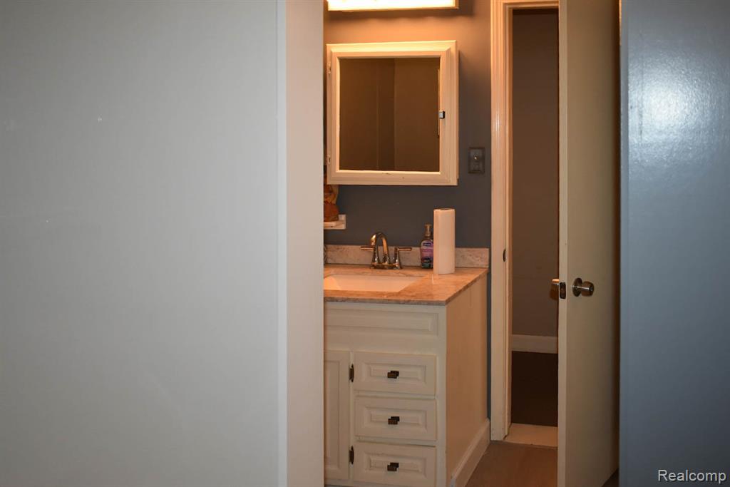 26103 Palmer Boulevard, Madison Heights, MI 48071 — Photo 10