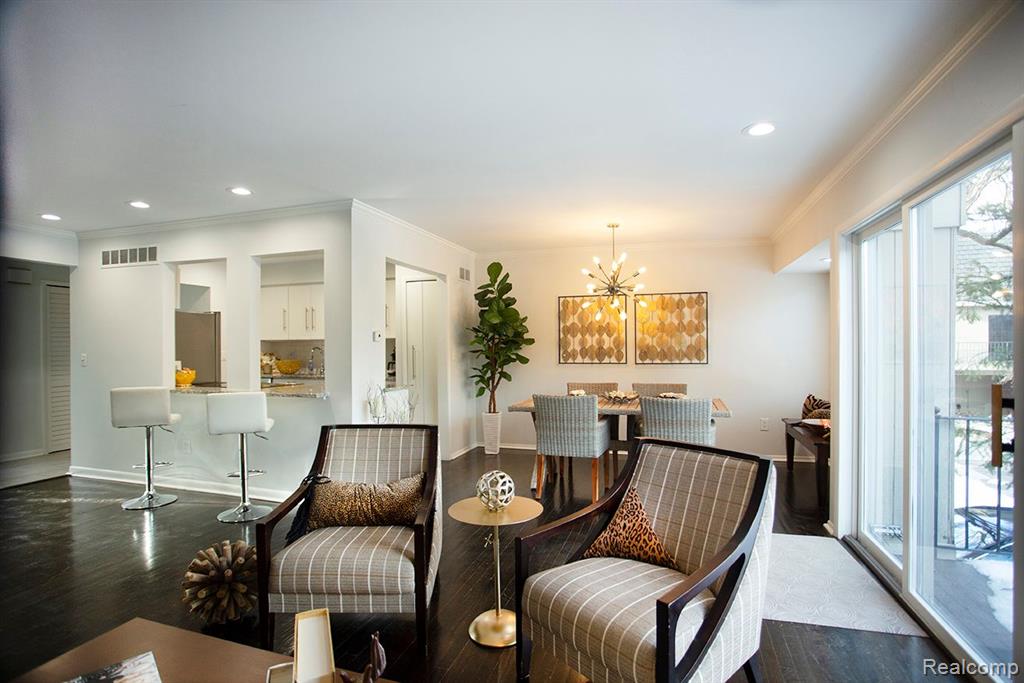 984 STRATFORD Lane E, Bloomfield Hills, MI 48304 — Photo 16