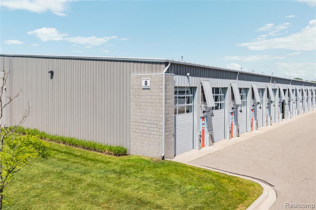 48 PIT Lane, Pontiac, MI 48341 — Photo 2