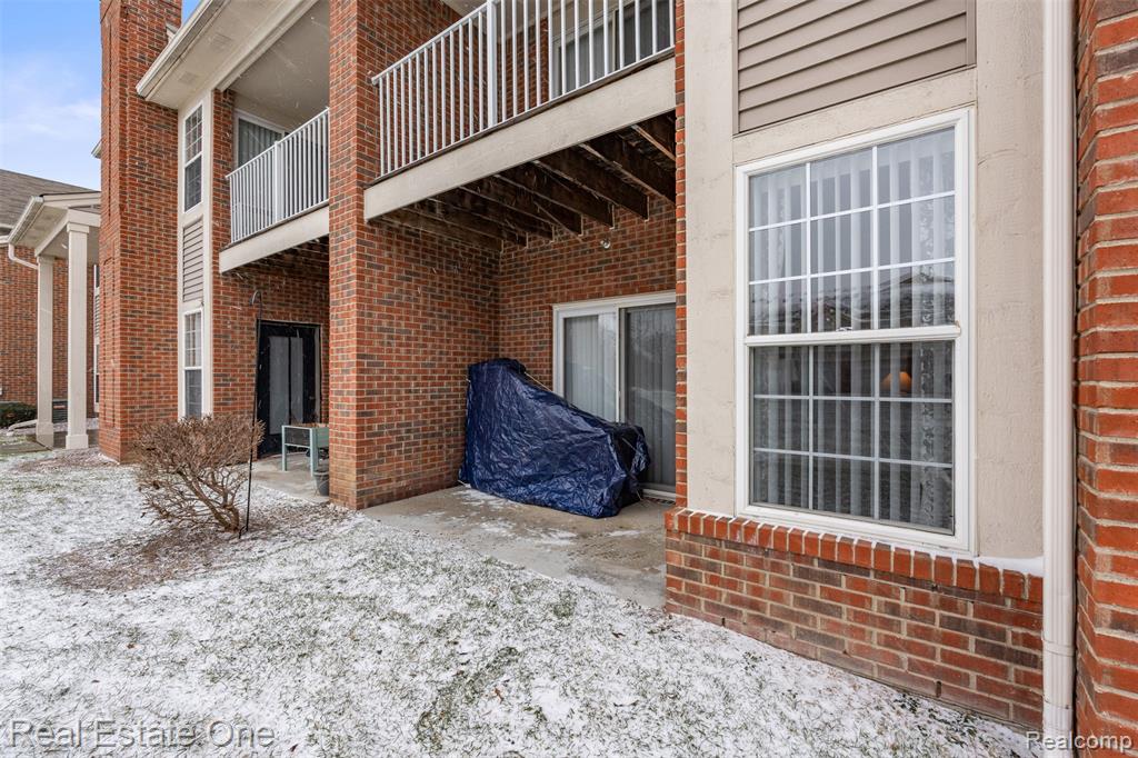 48436 Maplehurst Drive, Shelby Twp, MI 48317 — Photo 25