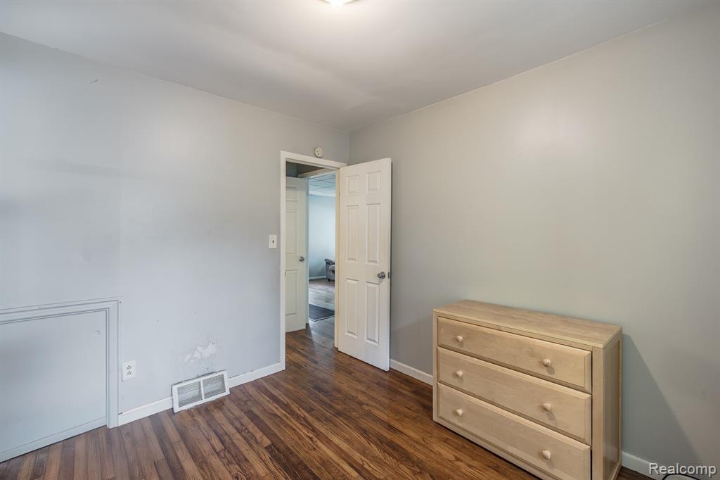 6400 Elmwood Drive, Waterford, MI 48329 — Photo 23