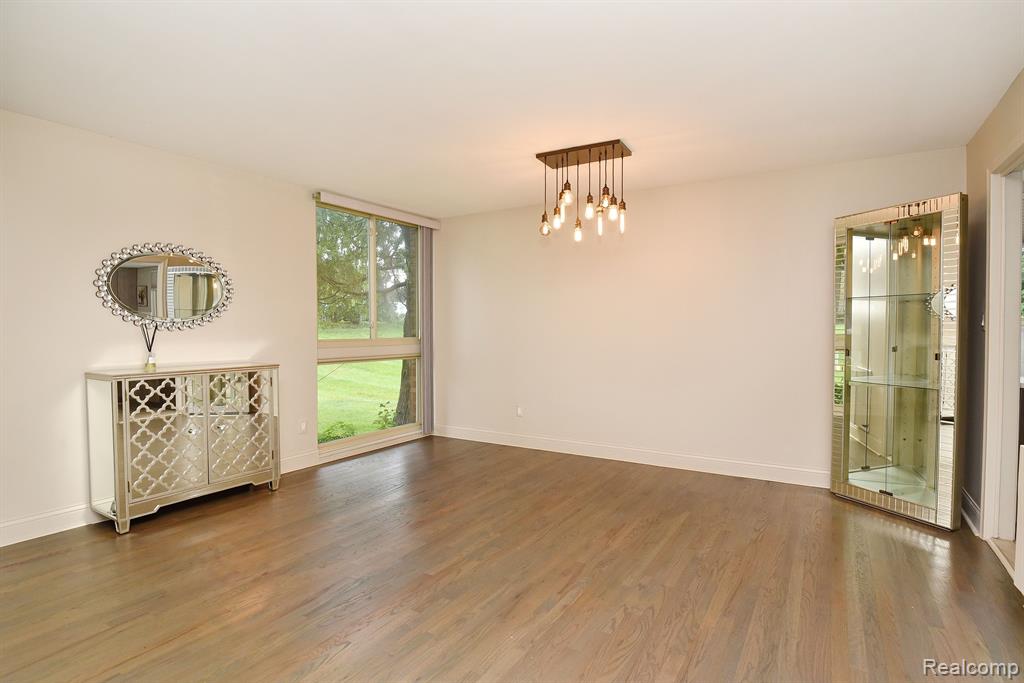 4041 W MAPLE Road, E101, Bloomfield Hills, MI 48301 — Photo 7