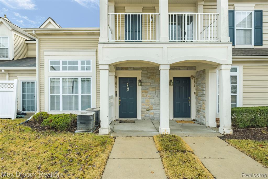 6104 ADDINGTON Drive, Commerce Twp, MI 48390 — Photo 3