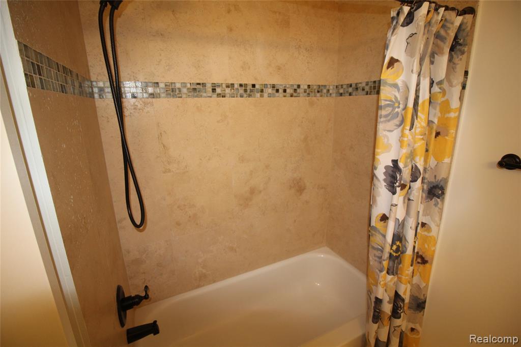 2224 Leighton Drive, Utica, MI 48317 — Photo 17