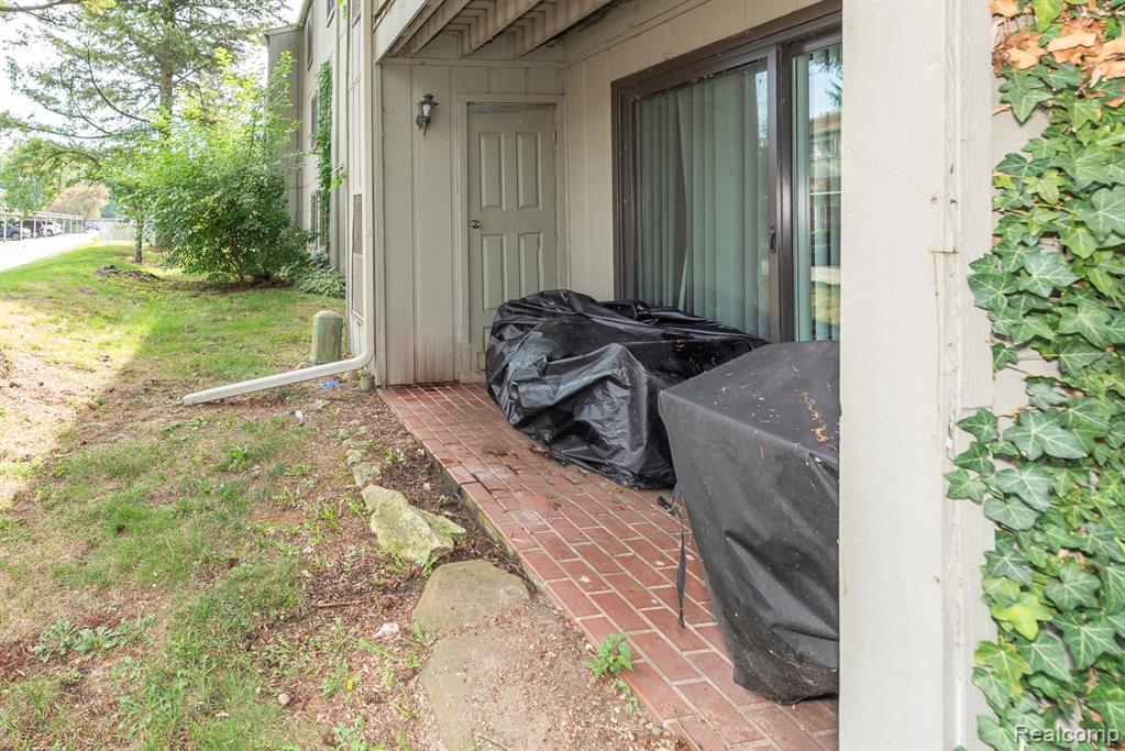 9601 Bayview Drive, 102, Ypsilanti, MI 48197 — Photo 23