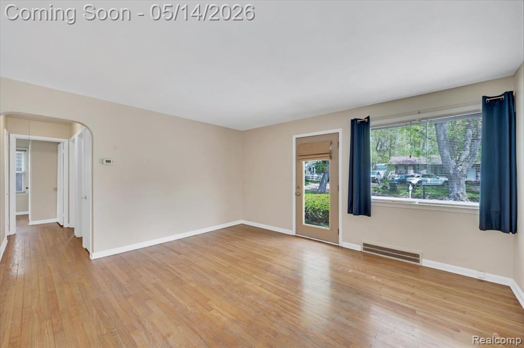 134 Glanworth Street, Lake Orion, MI 48362 — Photo 4
