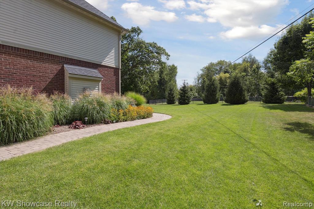 4067 Cameron Court, Wixom, MI 48381 — Photo 41