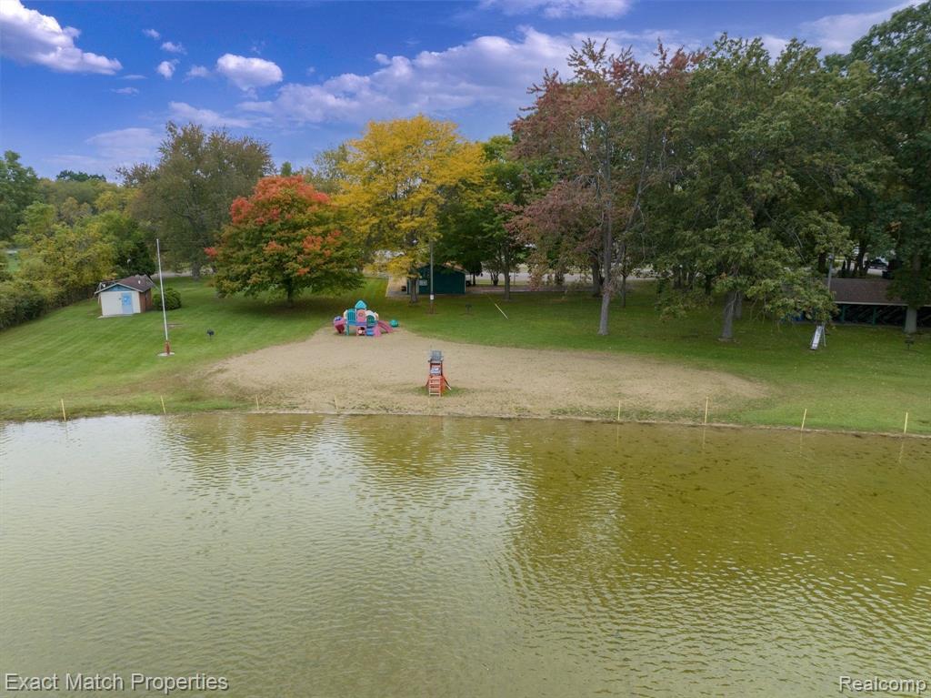 409 LAKEVIEW Street, Holly, MI 48442 — Photo 40