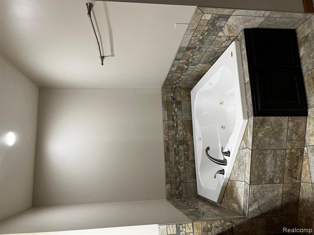 895 Jennings Road, Whitmore Lake, MI 48189 — Photo 13