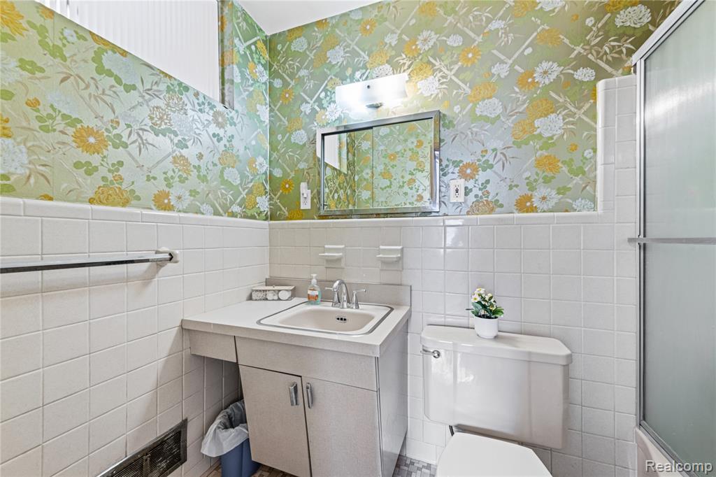 25629 Ridgeway Street, Dearborn Heights, MI 48127 — Photo 8