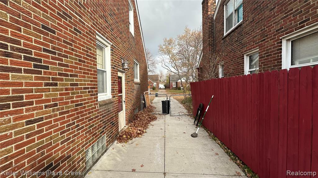 20616 Beaufait Street, Harper Woods, MI 48225 — Photo 28