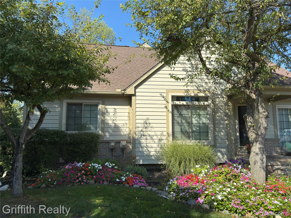 762 Elm Court, Wixom, MI 48393 — front exterior
