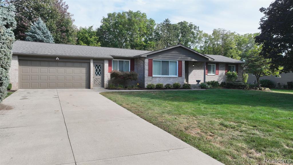 5204 Applewood Drive, Flushing, MI 48433 — Photo 3