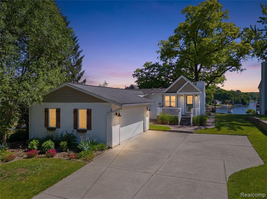 10470 King Road, Davisburg, MI 48350