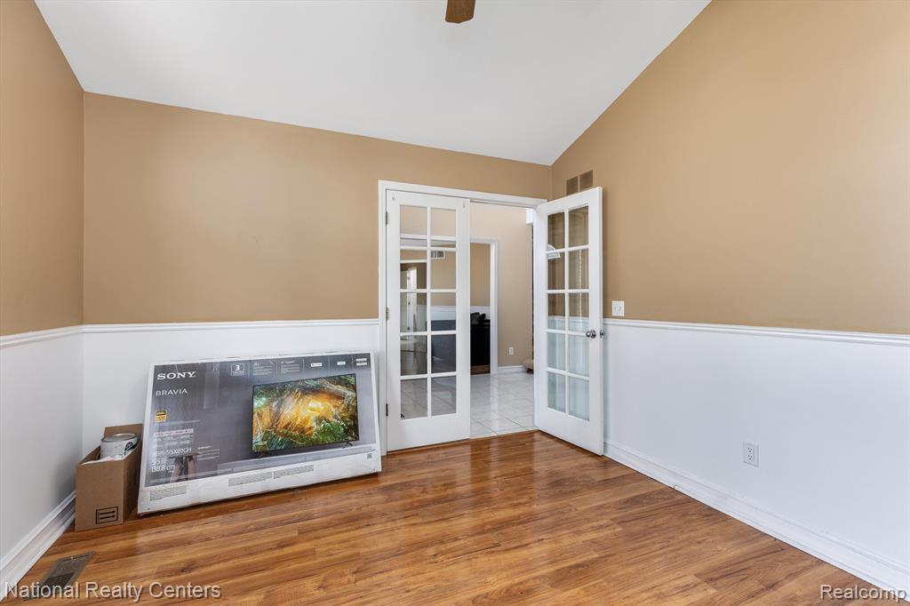 51569 PINEWOOD Drive, Macomb, MI 48042 — Photo 15