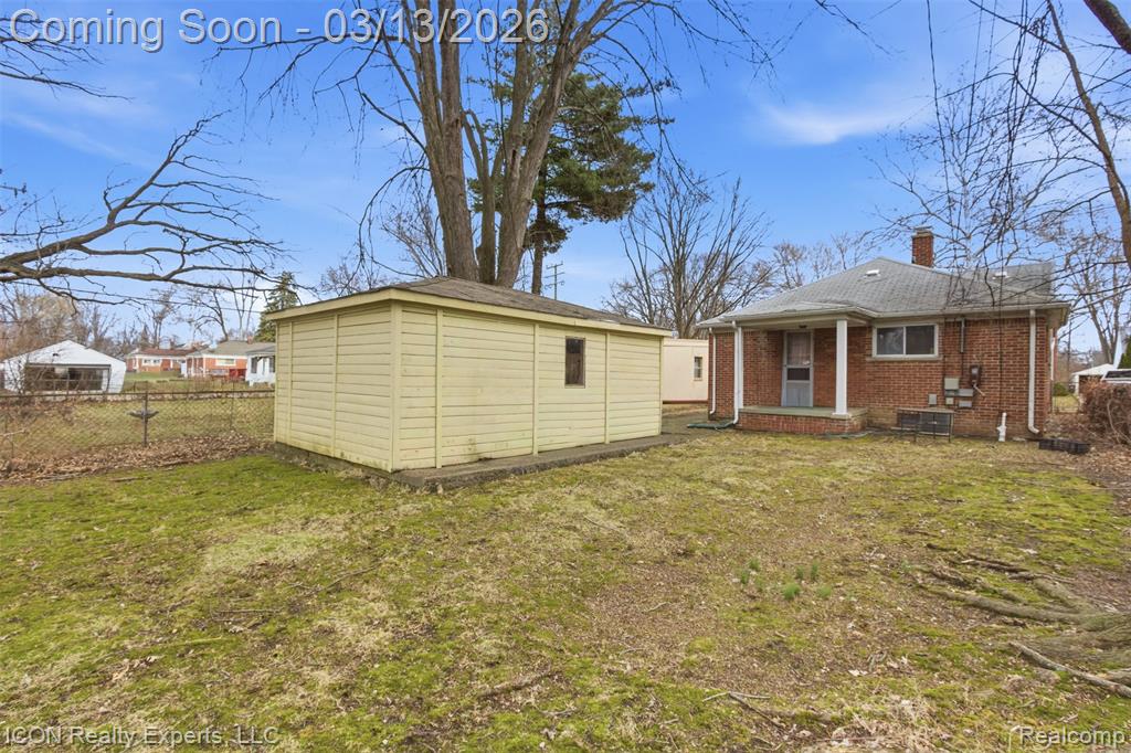 24351 Kipling Street, Oak Park, MI 48237 — Photo 17