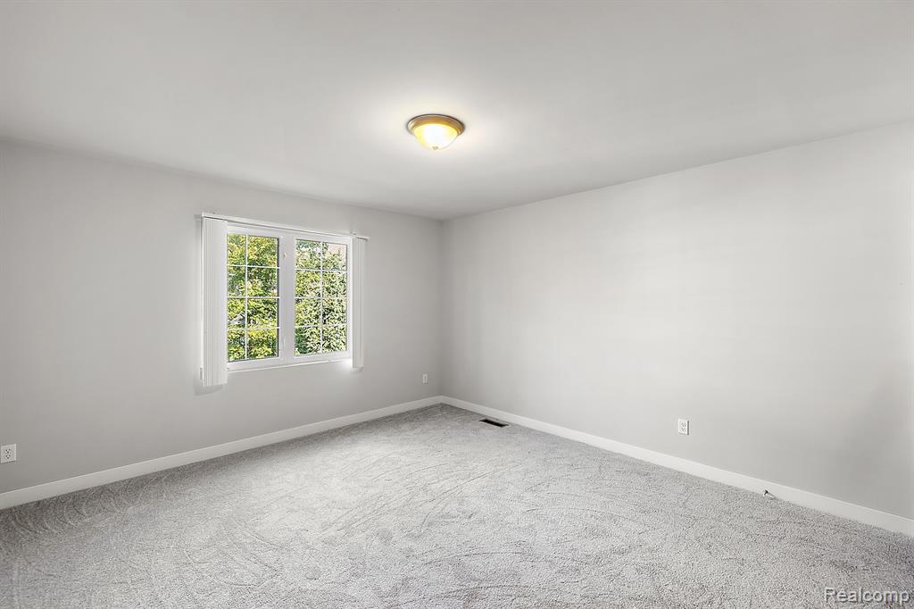 6235 Windemere Lane, Utica, MI 48316 — Photo 32