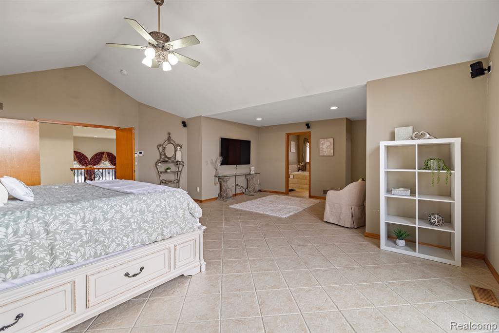 49332 GOLDEN LAKE Drive, Shelby Twp, MI 48315 — Photo 33