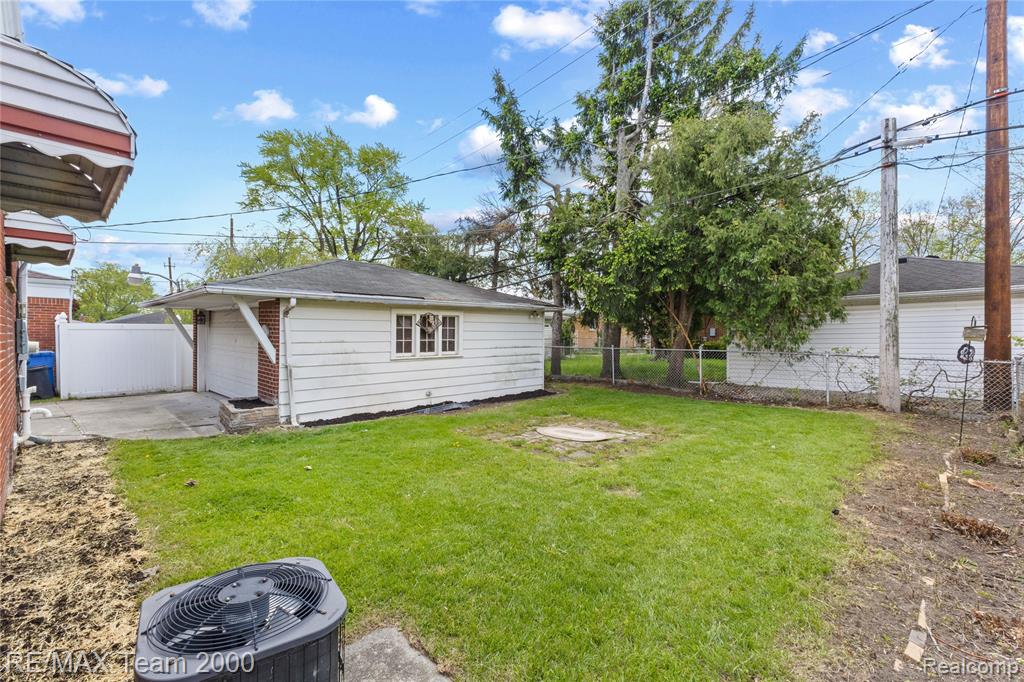 8551 Rockland Street, Dearborn Heights, MI 48127 — Photo 41