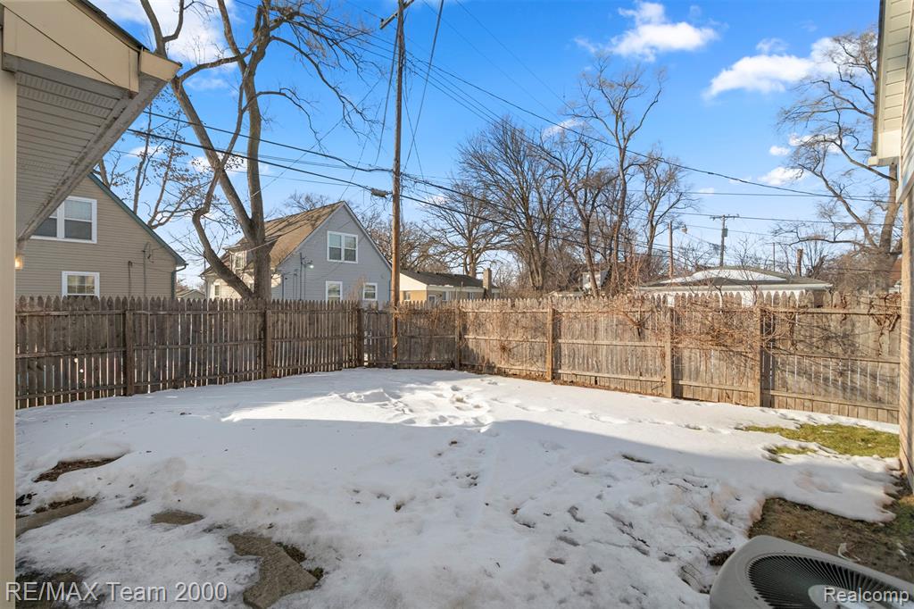 21025 Glen Lodge Road, Ferndale, MI 48220 — Photo 38