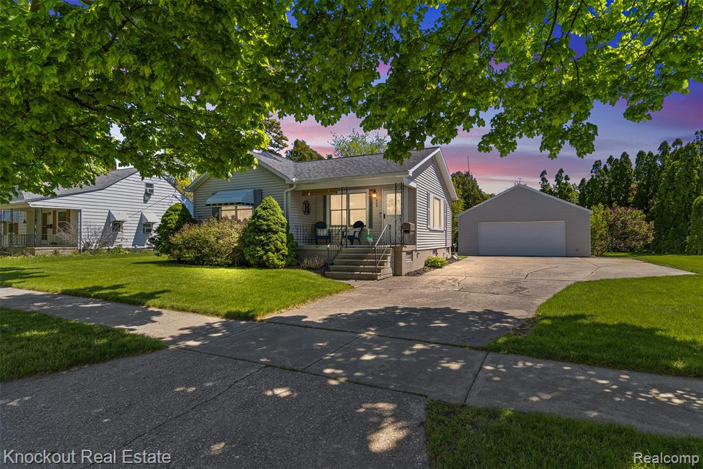 705 Burns Street, Essexville, MI 48732 — front exterior
