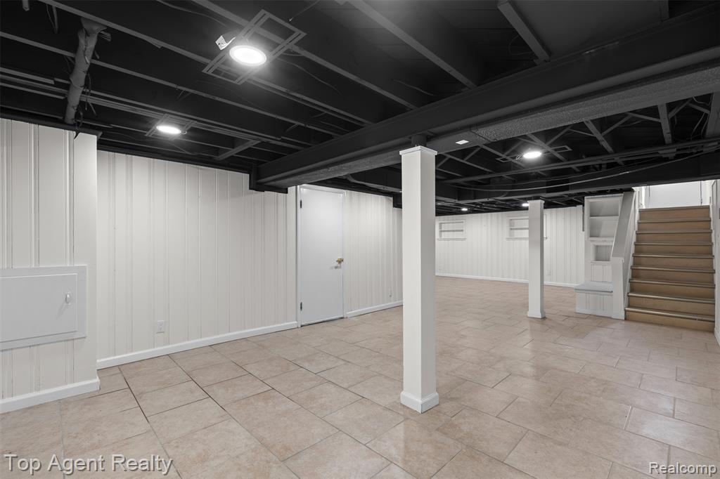 24300 Seneca Street, Oak Park, MI 48237 — Photo 27