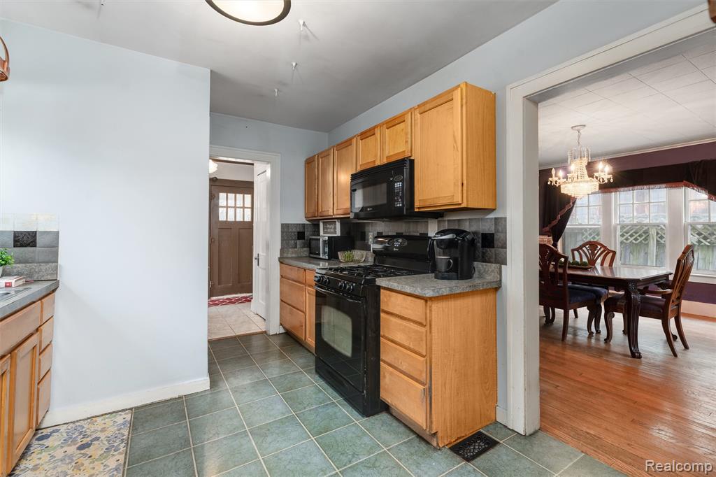 51 Mohawk Road, Pontiac, MI 48341 — Photo 27