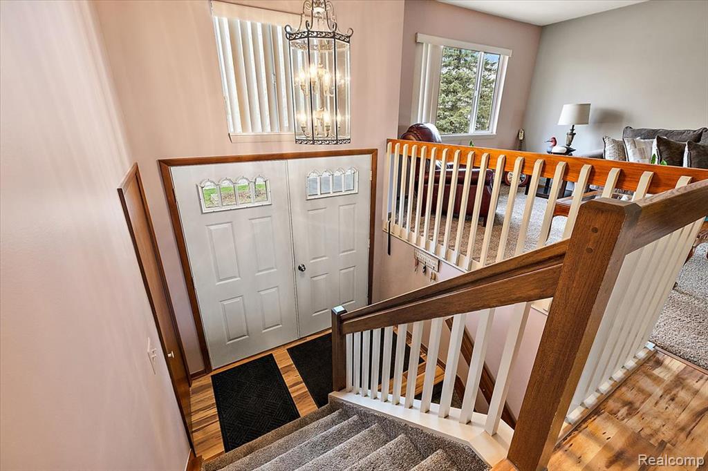 490 Glenn Court, Lake Orion, MI 48362 — Photo 8