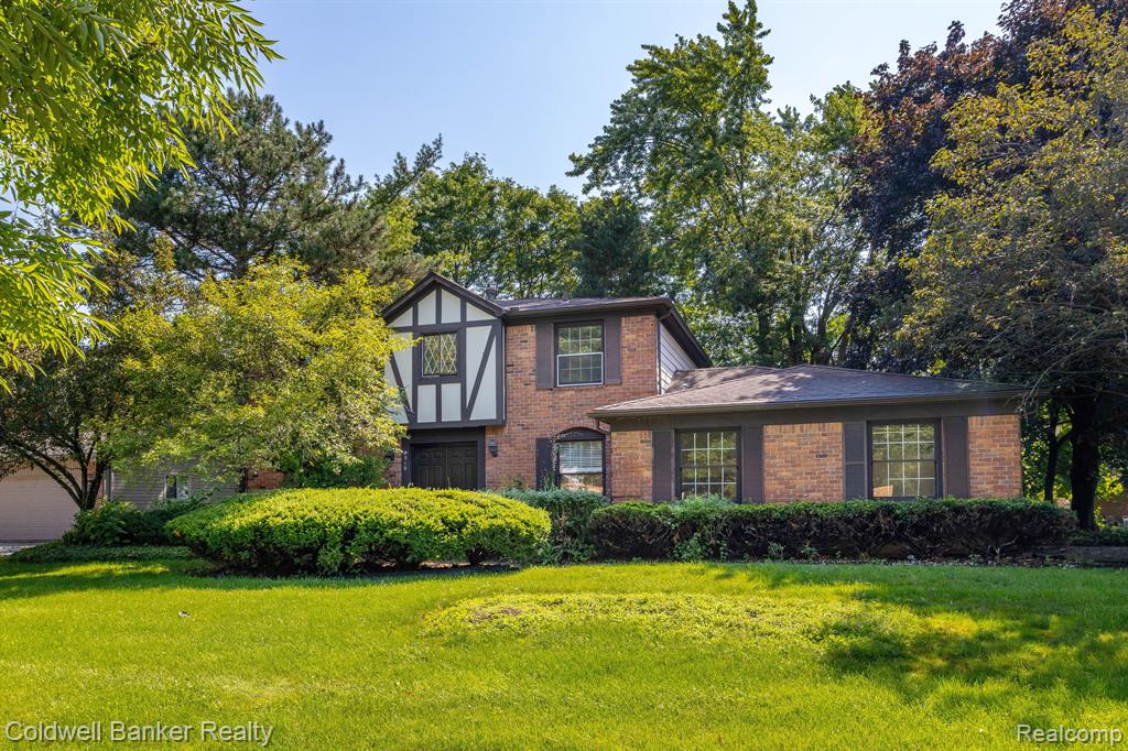 5310 HERTFORD Drive, Troy, MI 48085 — Photo 2