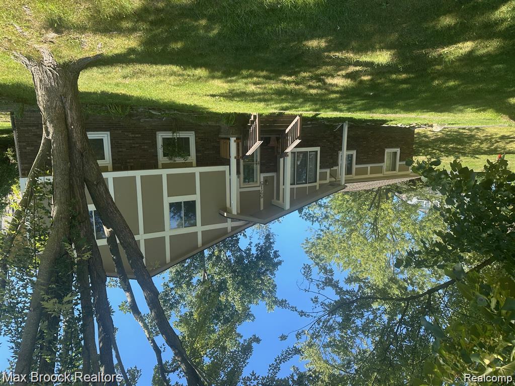 5715 SUNNYCREST Drive, West Bloomfield, MI 48323 — Photo 2