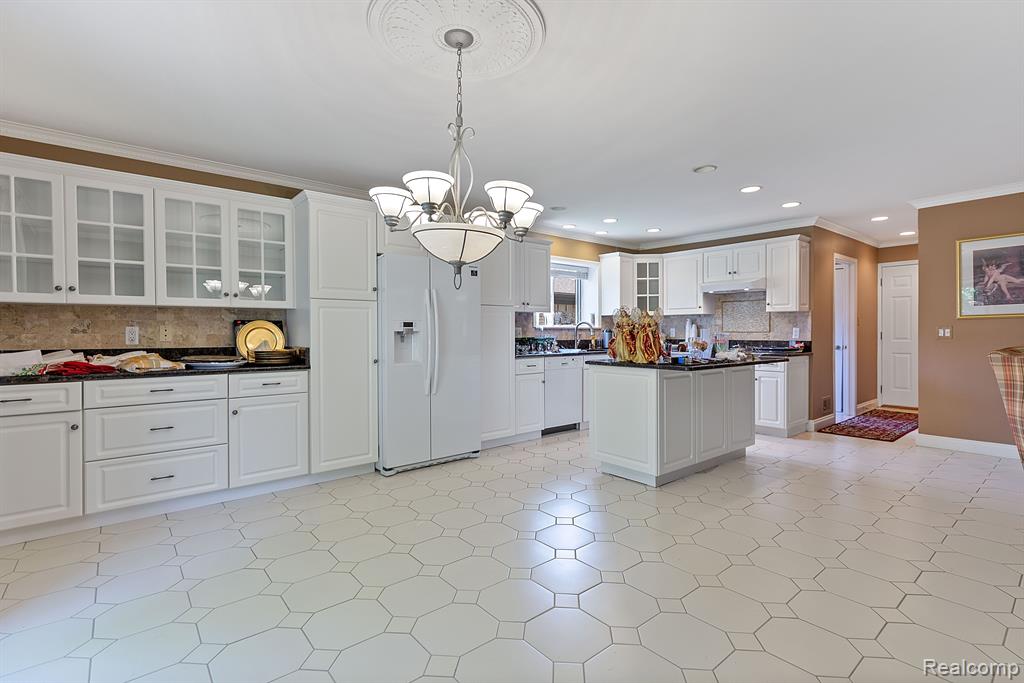 40608 MELODY Court, Clinton Twp, MI 48038 — Photo 9