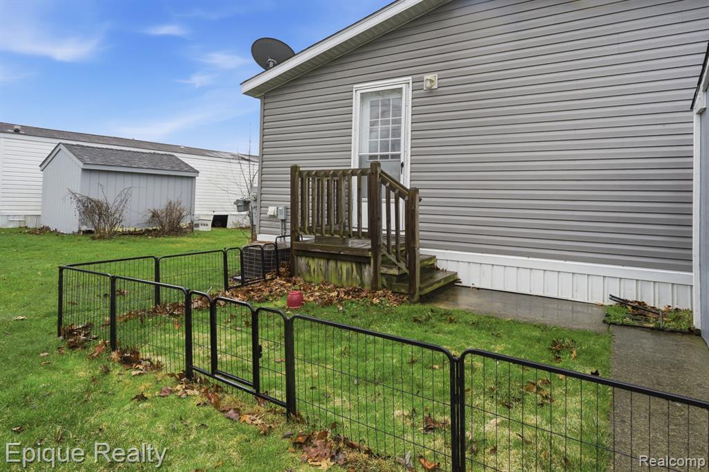 310 Greenwood, Wixom, MI 48393 — Photo 25