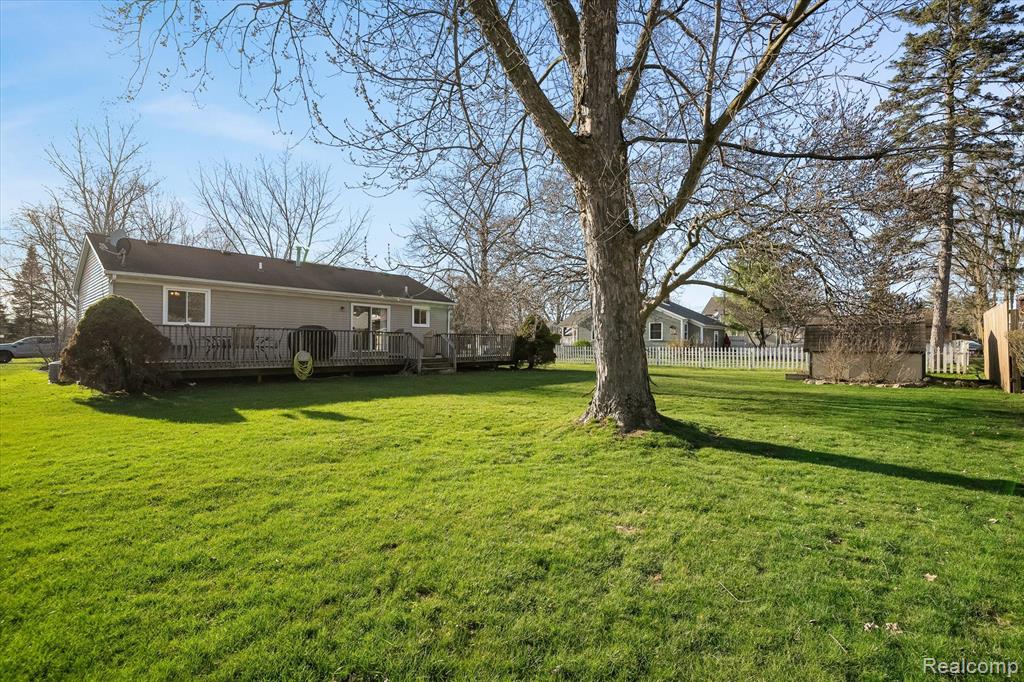 909 DEARBORN Street, Howell, MI 48843 — Photo 23
