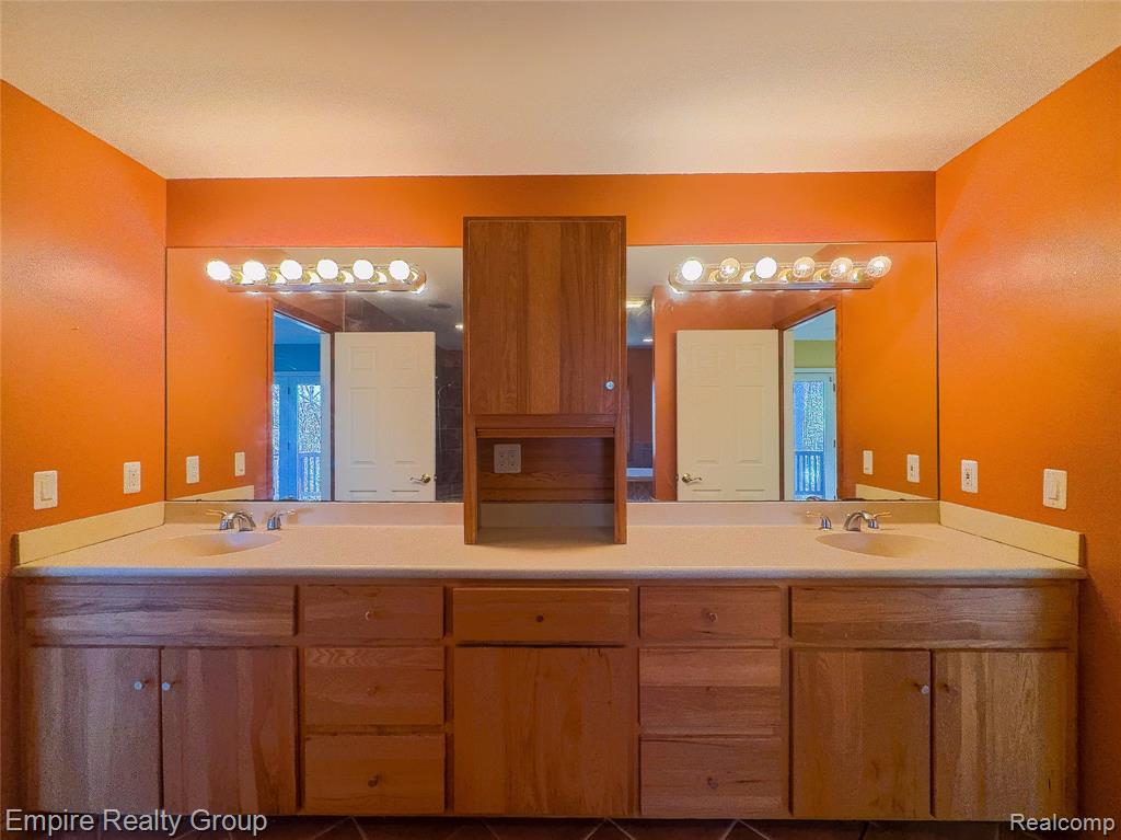 2111 Oak Terrace, Ortonville, MI 48462 — Photo 12
