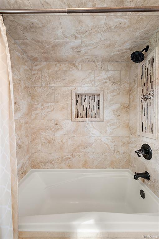 125 Cayuga Road, Lake Orion, MI 48362 — Photo 33
