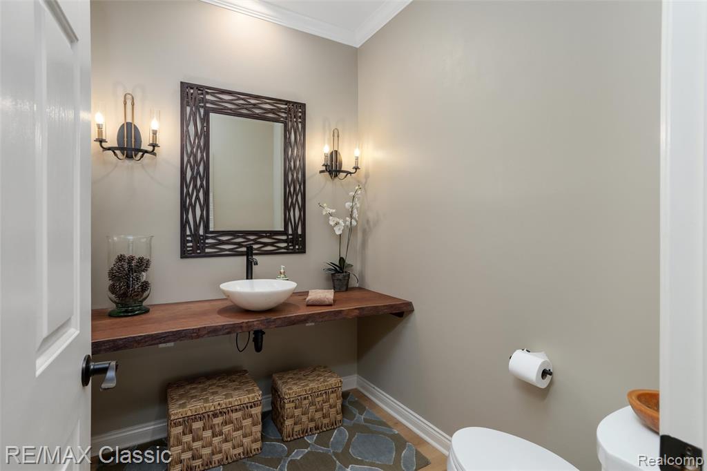18438 Clairmont Circle E, Northville, MI 48168 — Photo 30