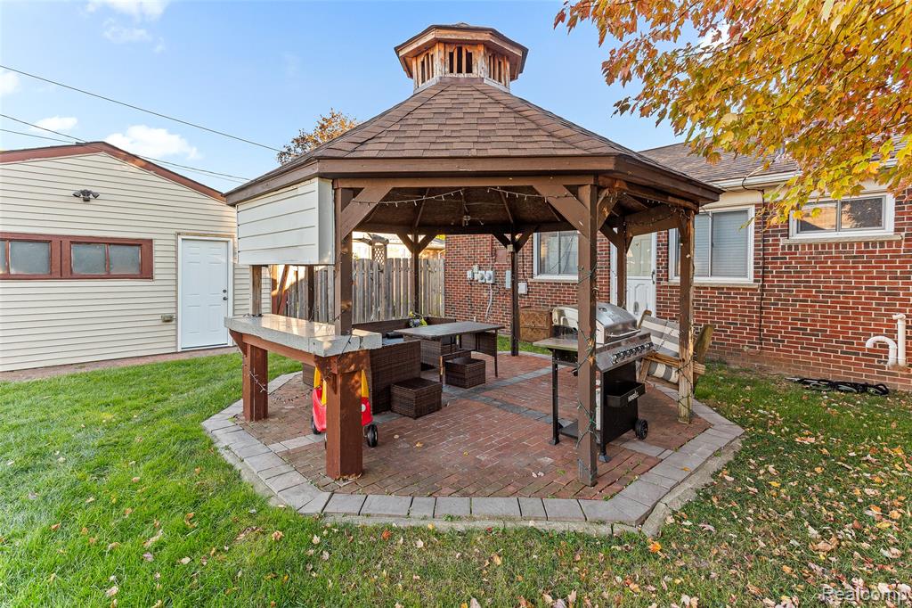 8681 Whitefield Street, Dearborn Heights, MI 48127 — Photo 32