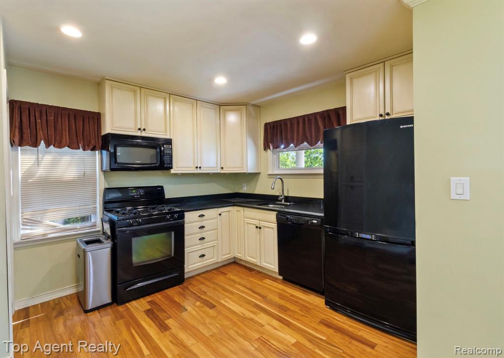 6318 Helen Street, Garden City, MI — Photo 11