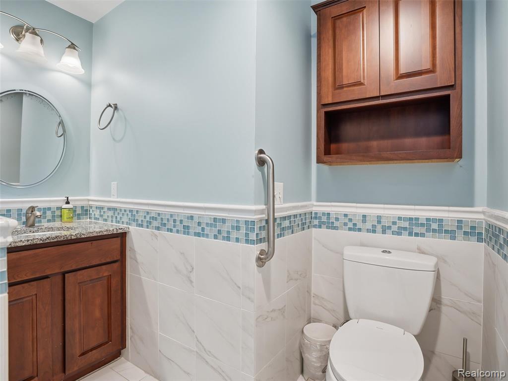 5800 Naneva Court, West Bloomfield, MI — Photo 34
