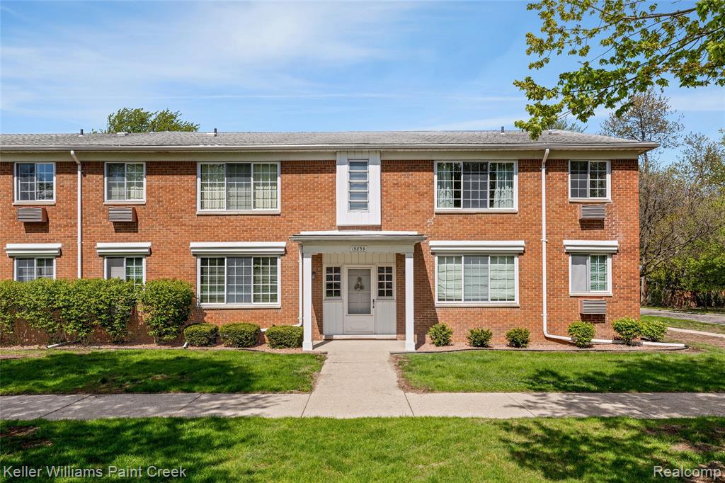 19839 Arthur, 246, Harper Woods, MI 48225 — Photo 16