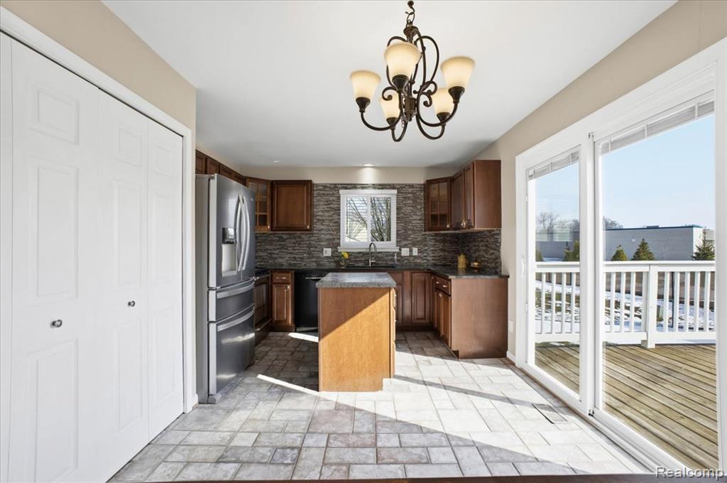 6042 Barker Avenue, Waterford, MI 48329 — Photo 8