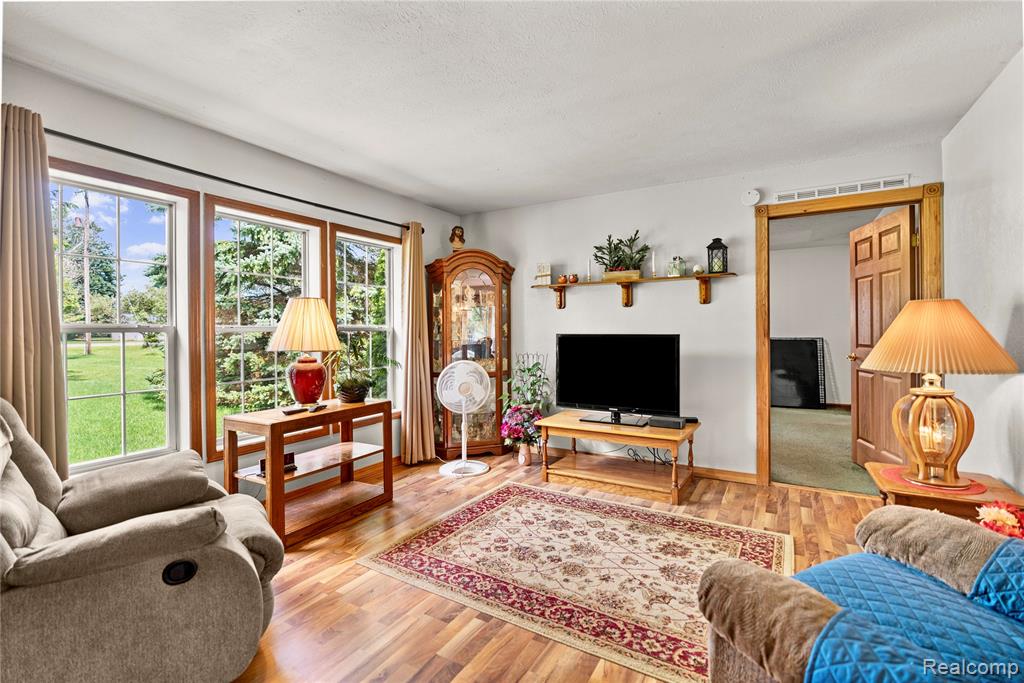 5206 Lippincott Boulevard, Burton, MI 48519 — Photo 12
