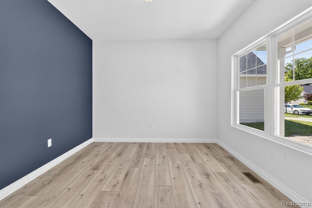 8760 Barrington, Ypsilanti, MI 48198 — Photo 8