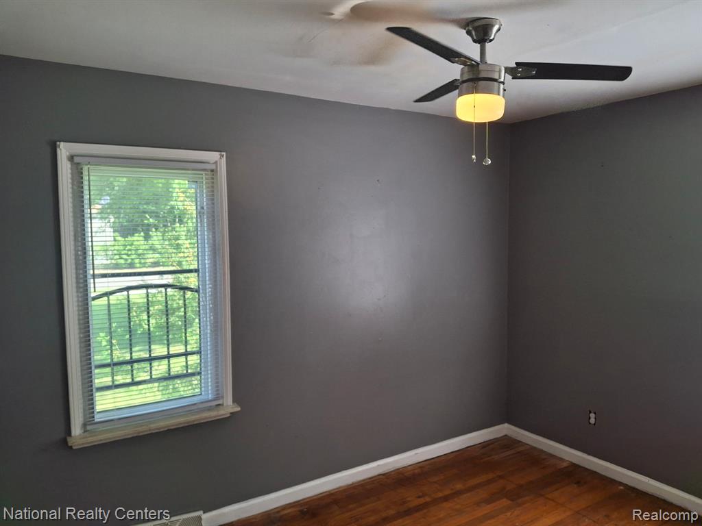 8310 Braile, Detroit, MI 48228 — Photo 17