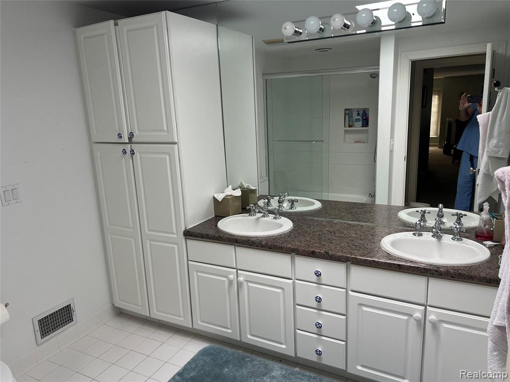 3958 Winterset Court, West Bloomfield, MI 48323 — Photo 14