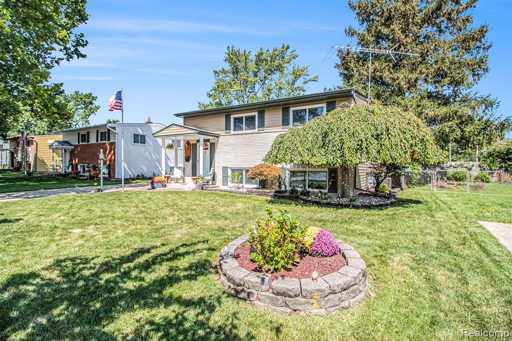 23234 Candace Drive, Rockwood, MI — Photo 3