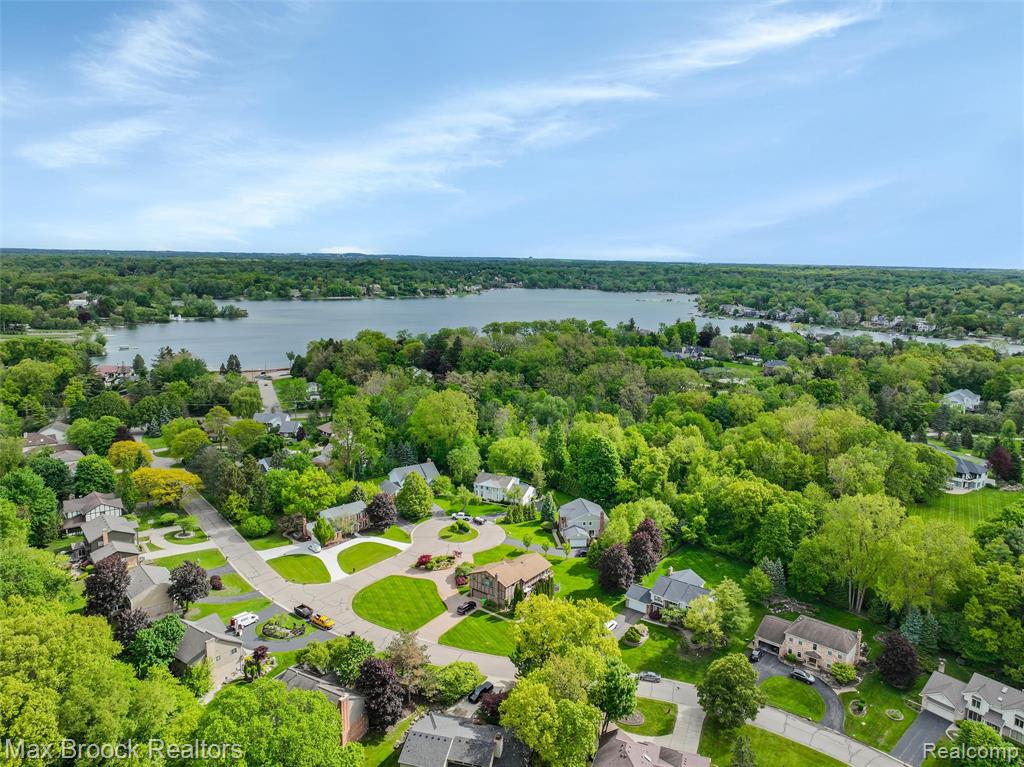 5844 INDEPENDENCE Lane, West Bloomfield, MI — Photo 55